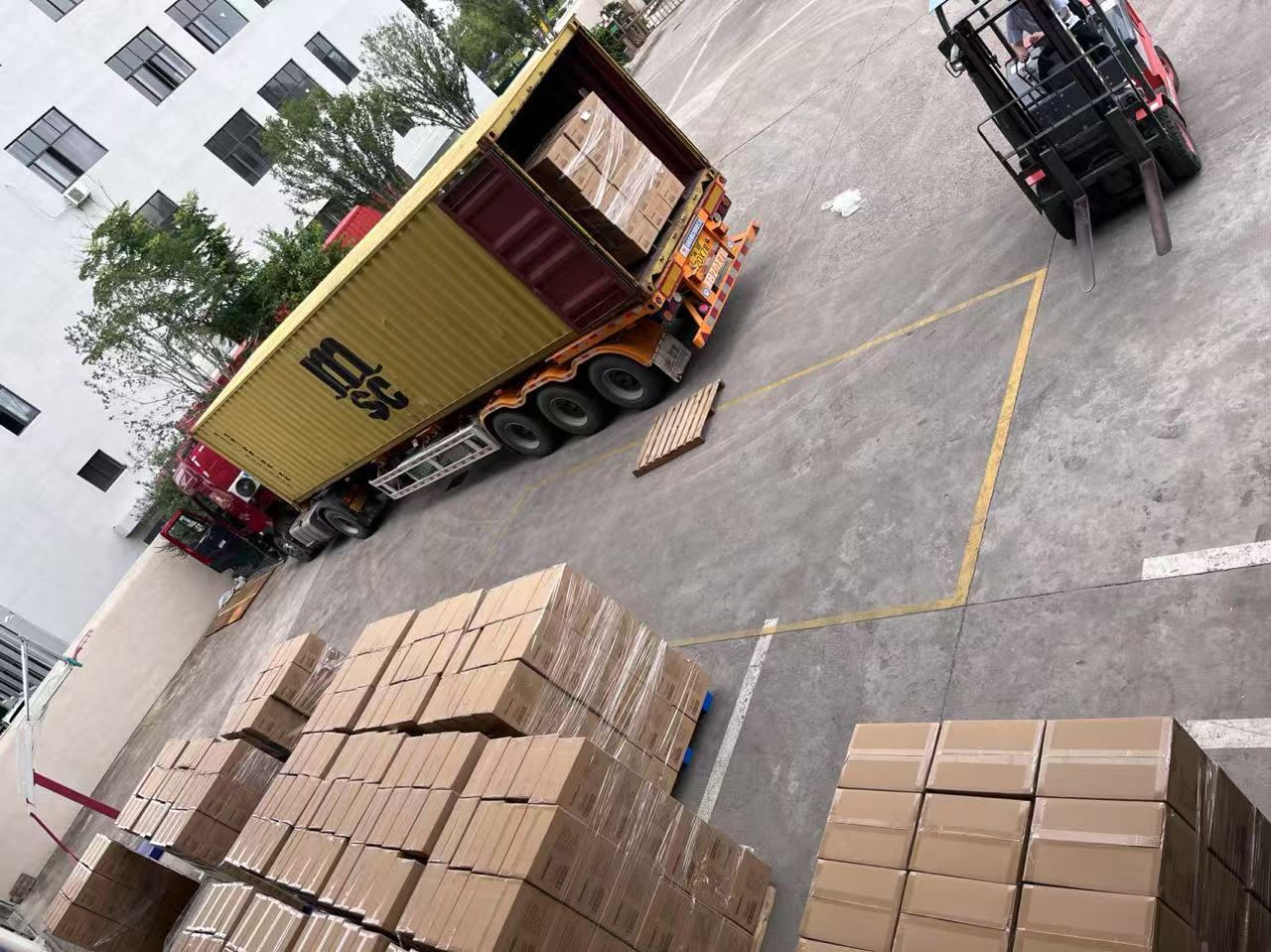 Landsign паспяхова дастаўляе партыі тавараў